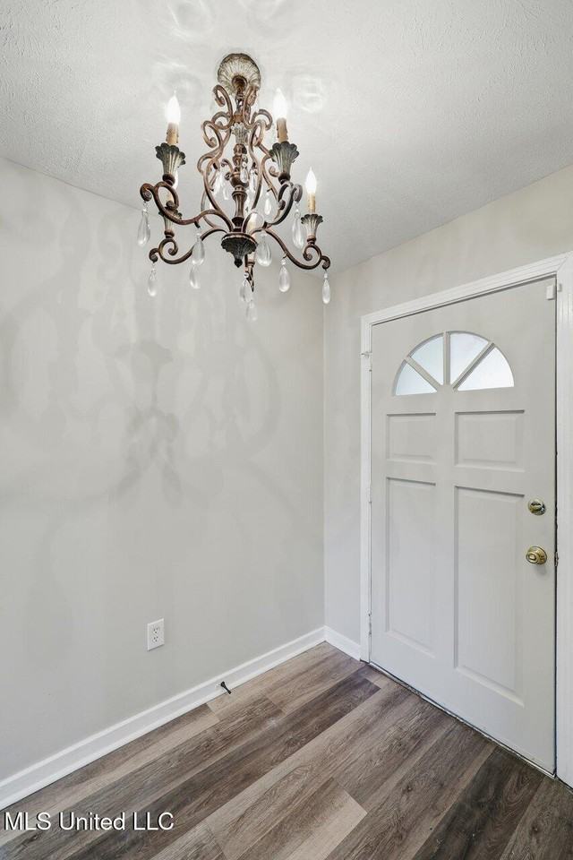 1264 Woodfield Dr - Photo 2 of 21