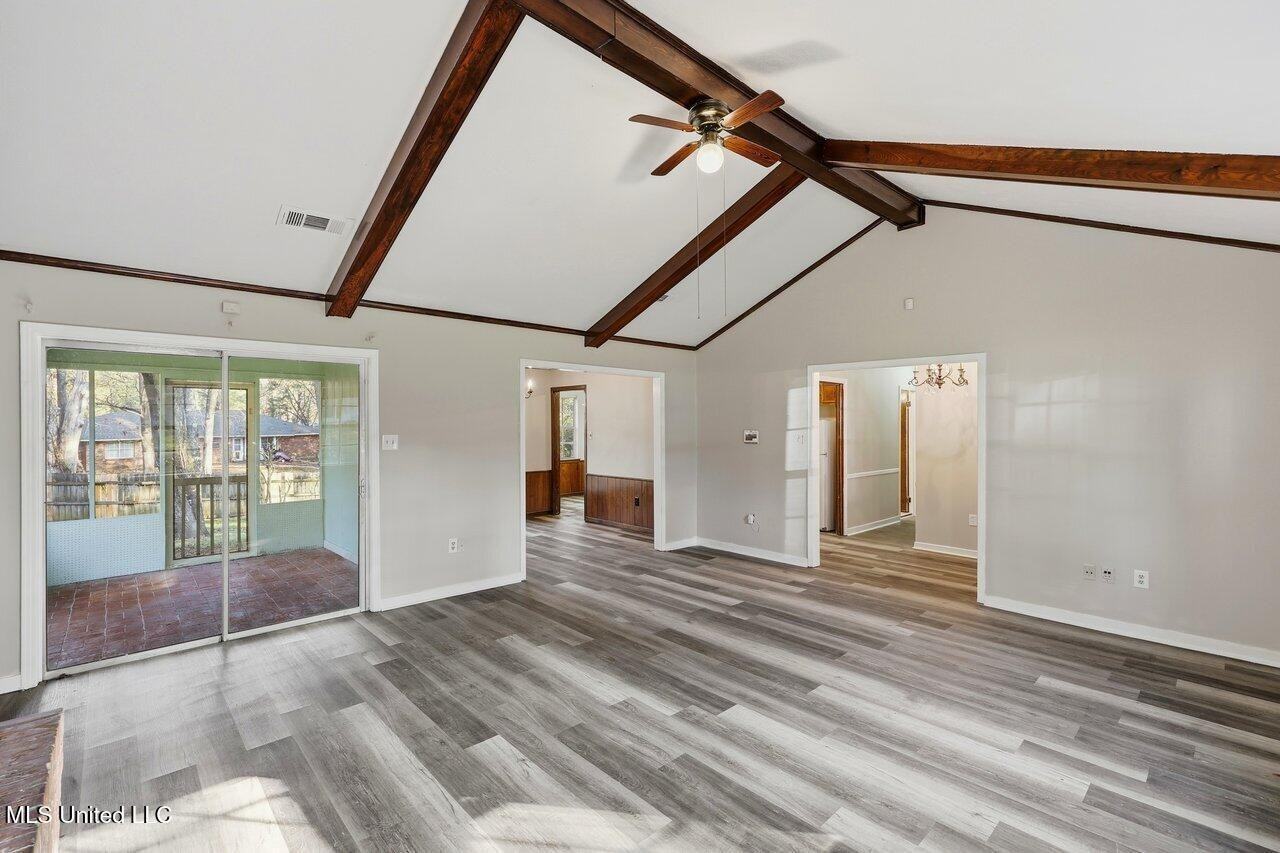 1264 Woodfield Dr - Photo 4 of 21