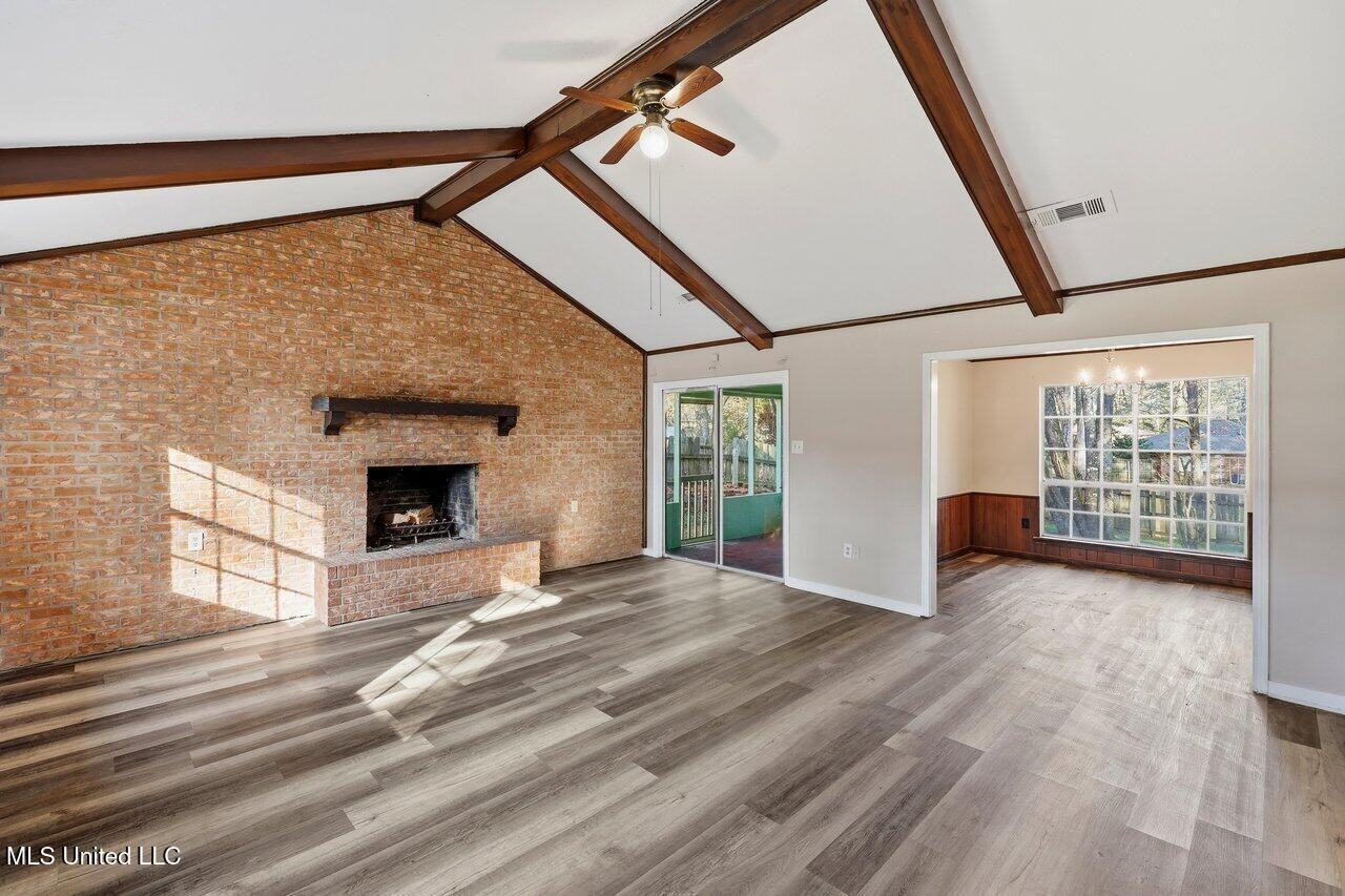 1264 Woodfield Dr - Photo 5 of 21