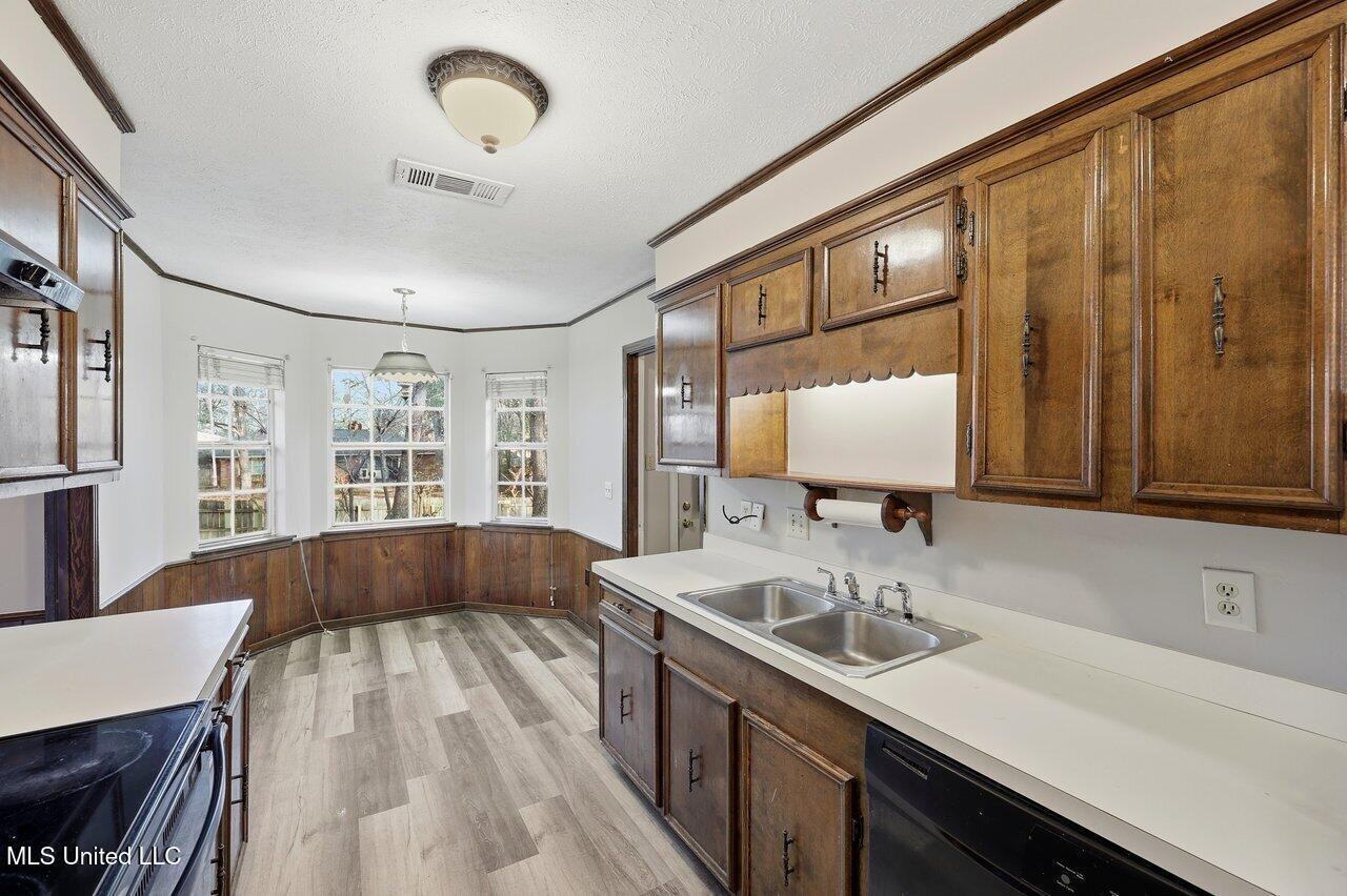 1264 Woodfield Dr - Photo 6 of 21