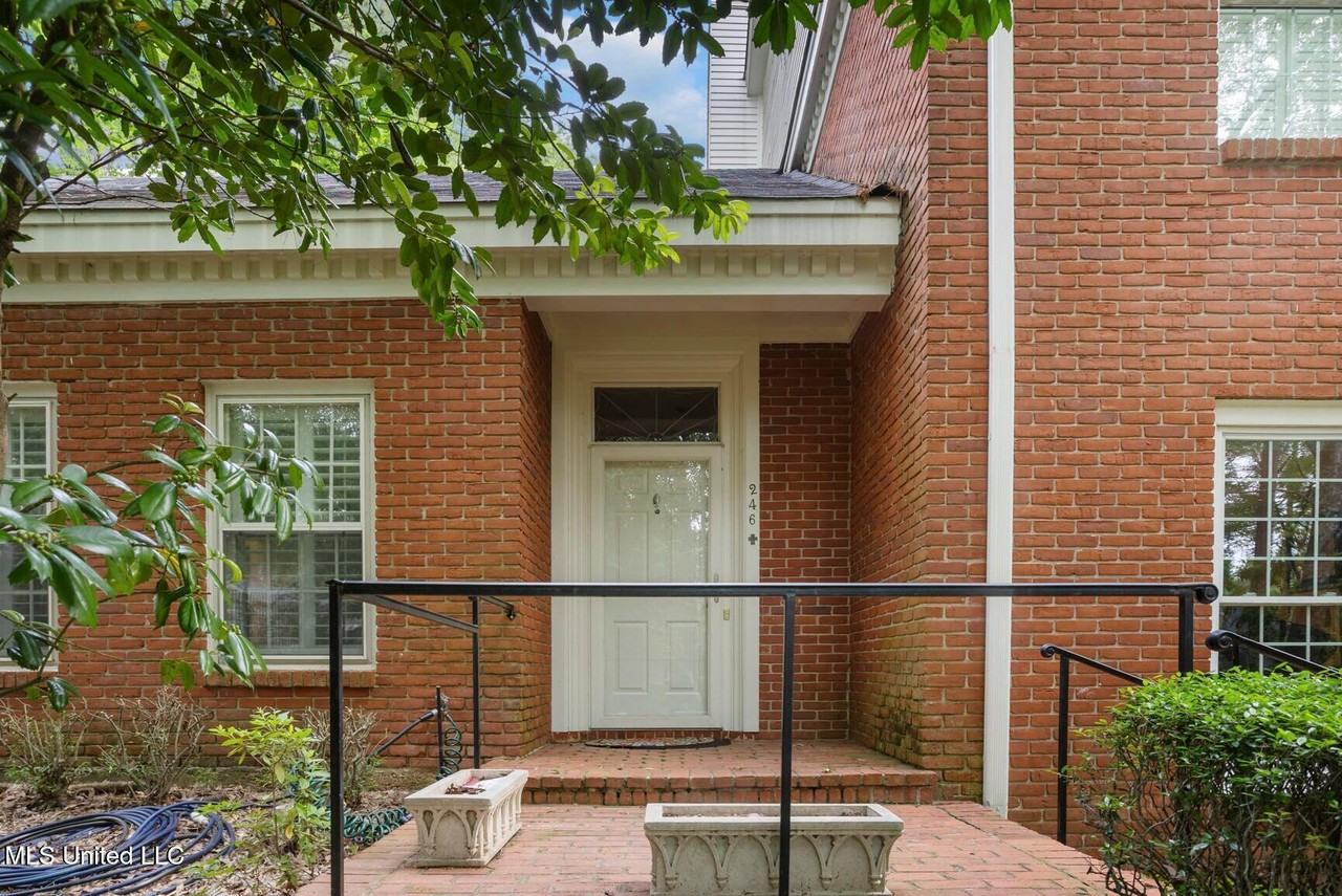246 Eastbrooke St - Photo 2 of 27