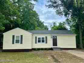 306 Parkway Dr - Photo 1 of 1