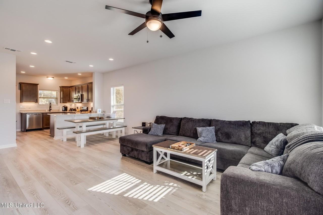 15359 Serene St - Photo 2 of 20