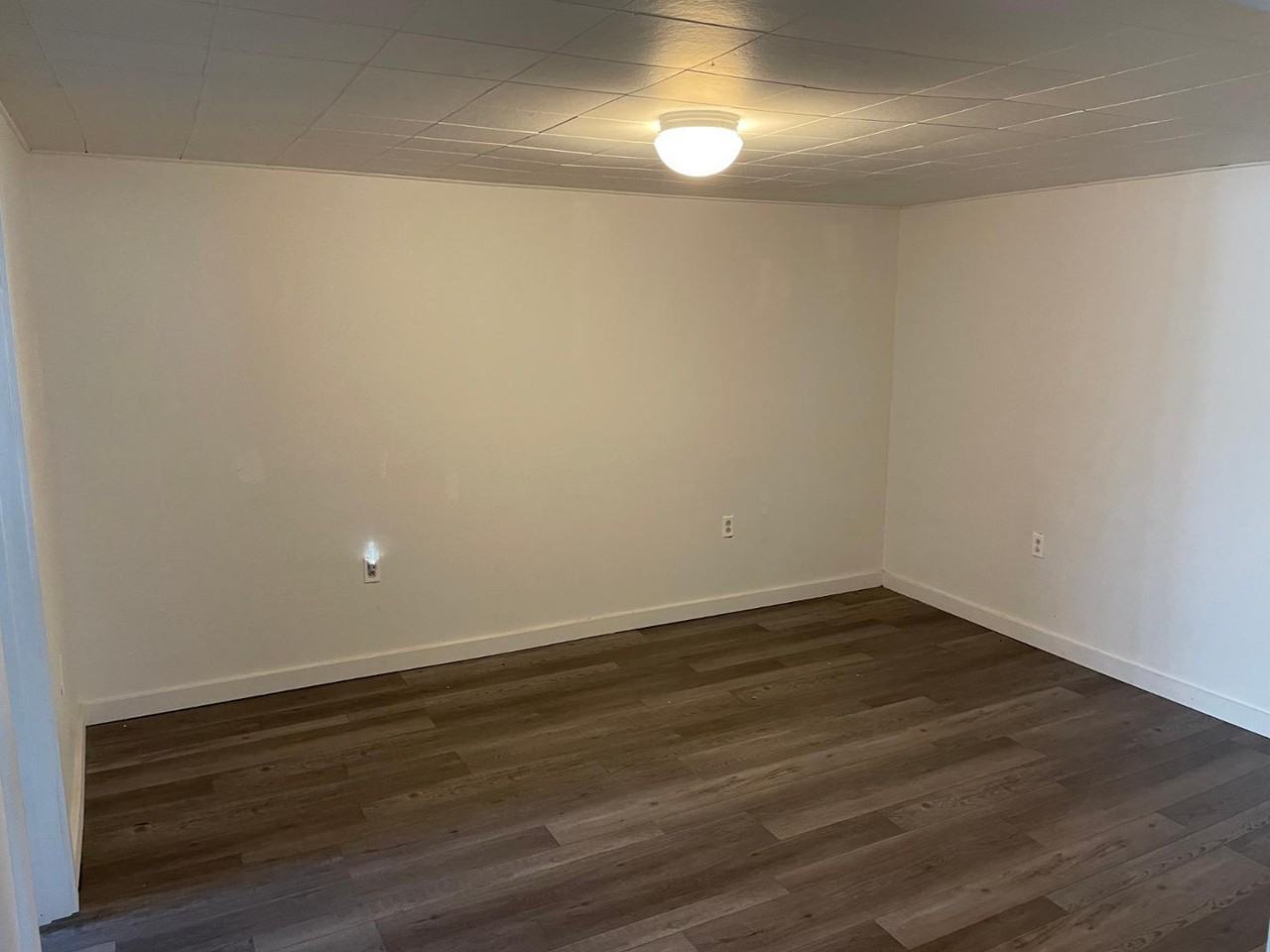 1127 Schley Ave - Photo 6 of 8