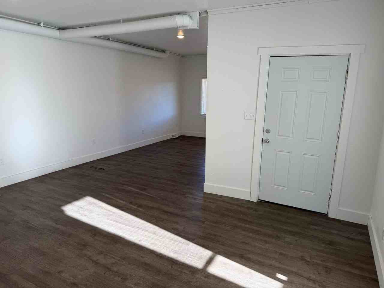 533 S Dakota St - Photo 3 of 5