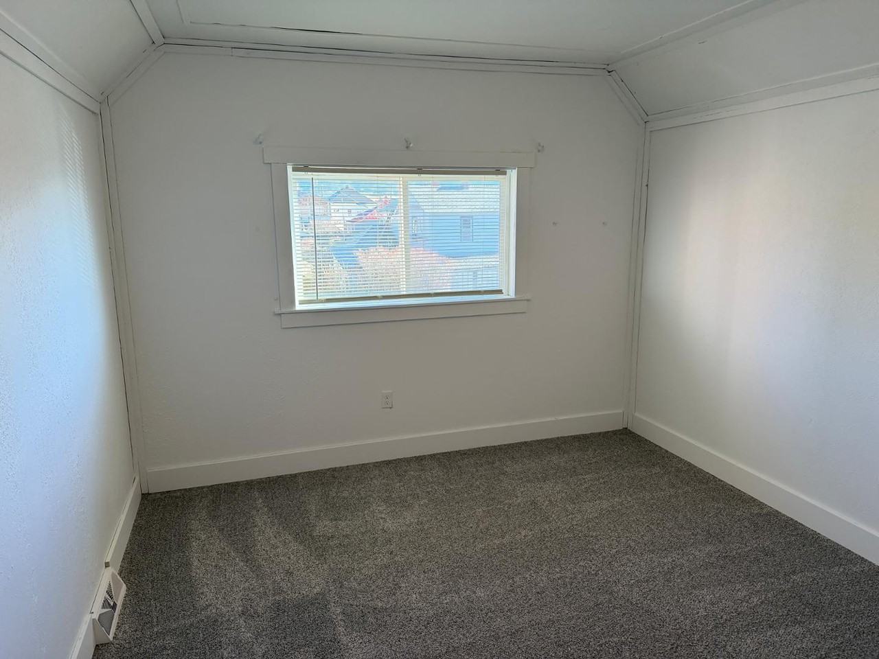 533 S Dakota St - Photo 5 of 5