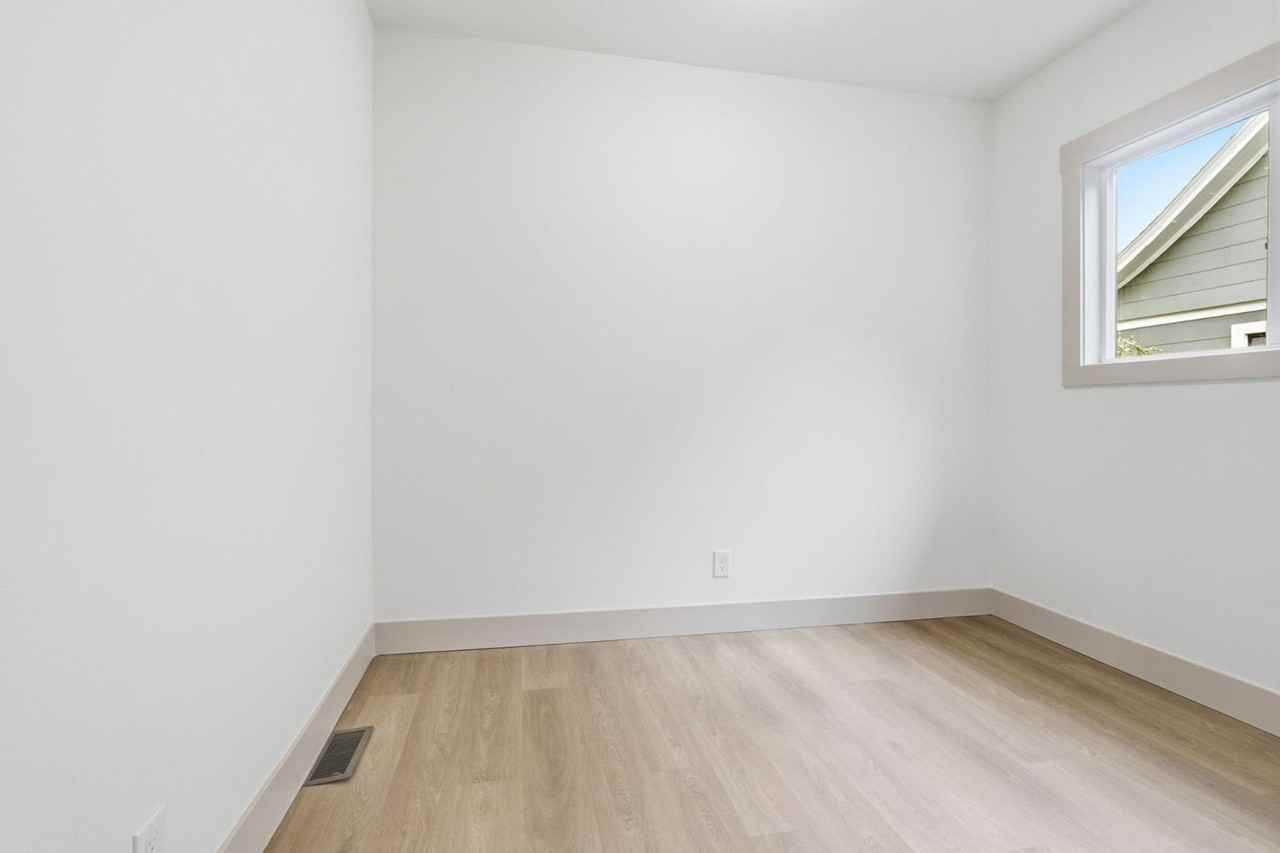 437 Ne Fargo St - Photo 4 of 40