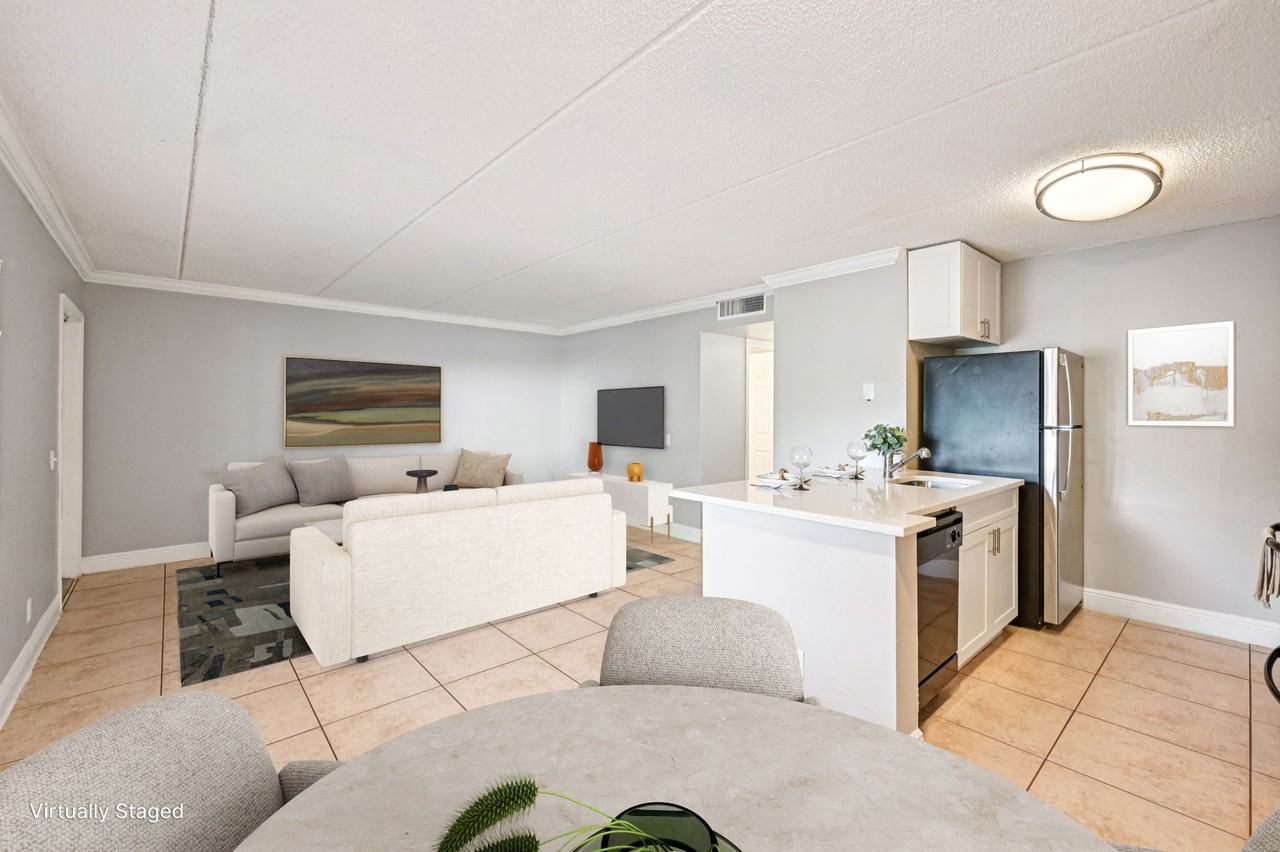 Palm Court at Wellington Apartments - Photo 5 of 22