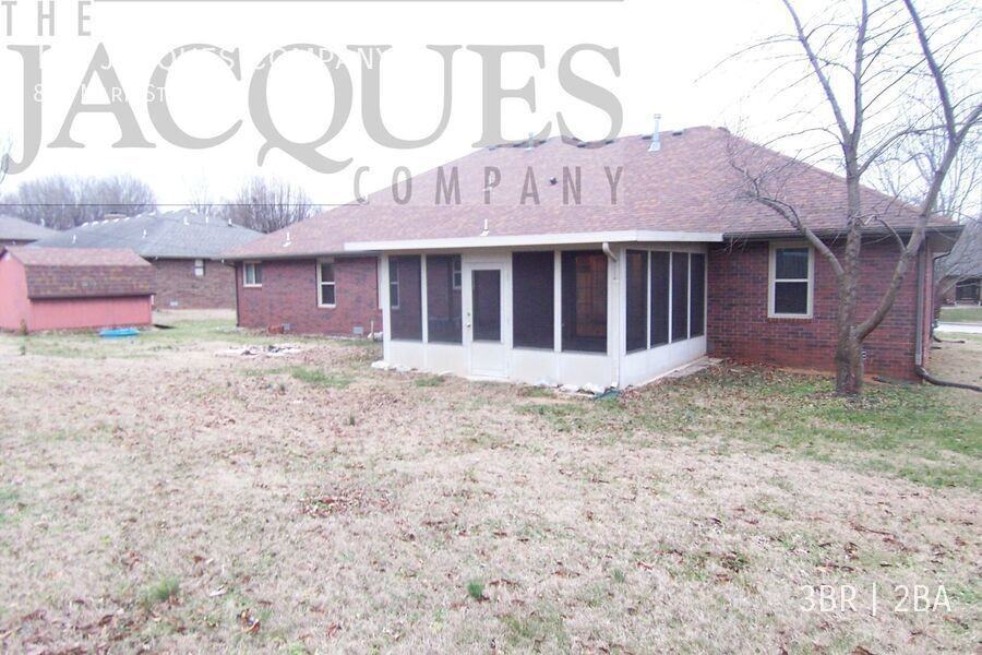 813 Mark St - Photo 2 of 19