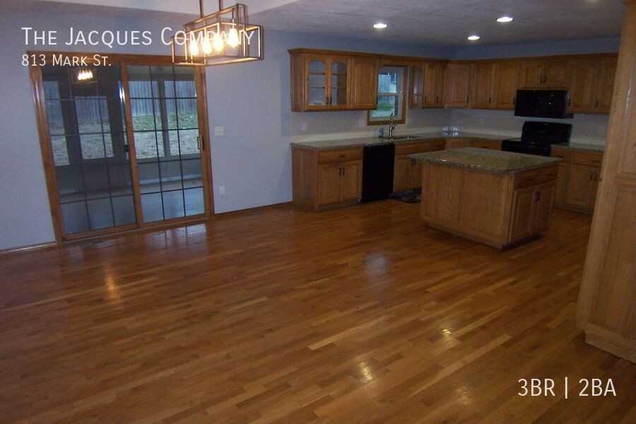 813 Mark St - Photo 5 of 19