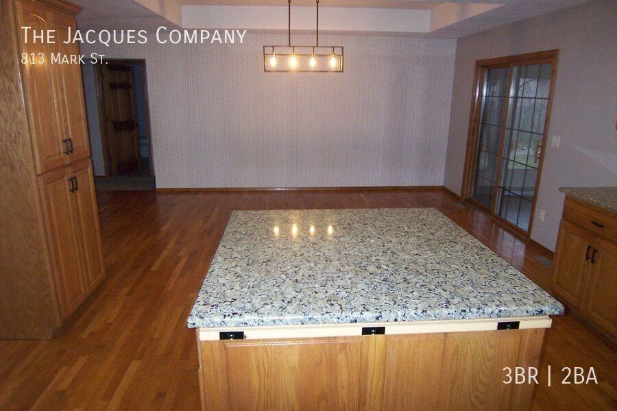 813 Mark St - Photo 7 of 19