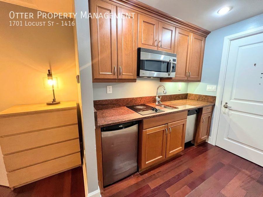 1701 Locust St #1416 - Photo 5 of 19