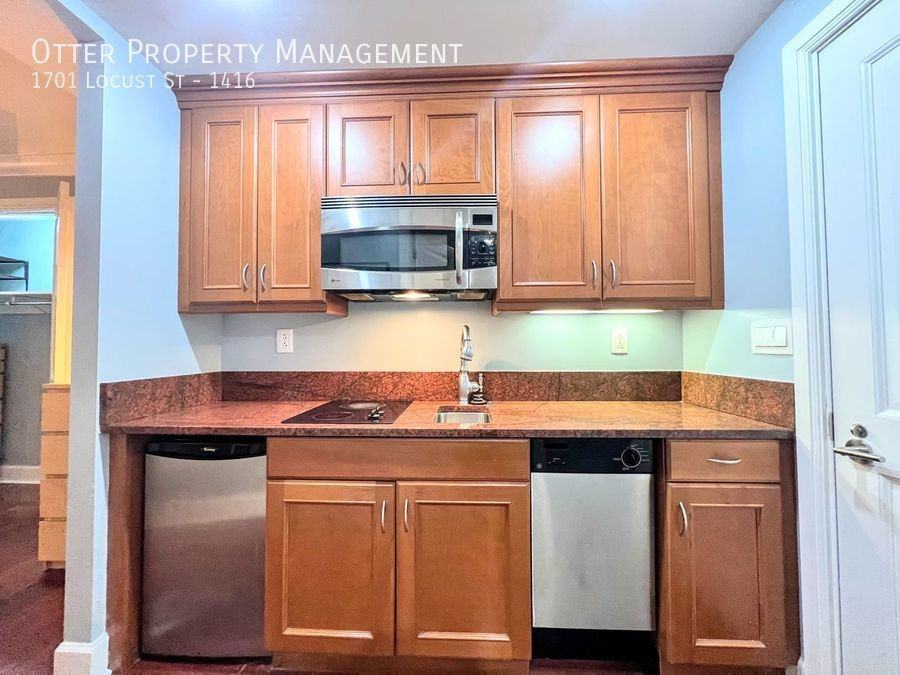 1701 Locust St #1416 - Photo 6 of 19