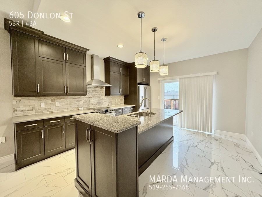 605 Donlon St - Photo 7 of 50