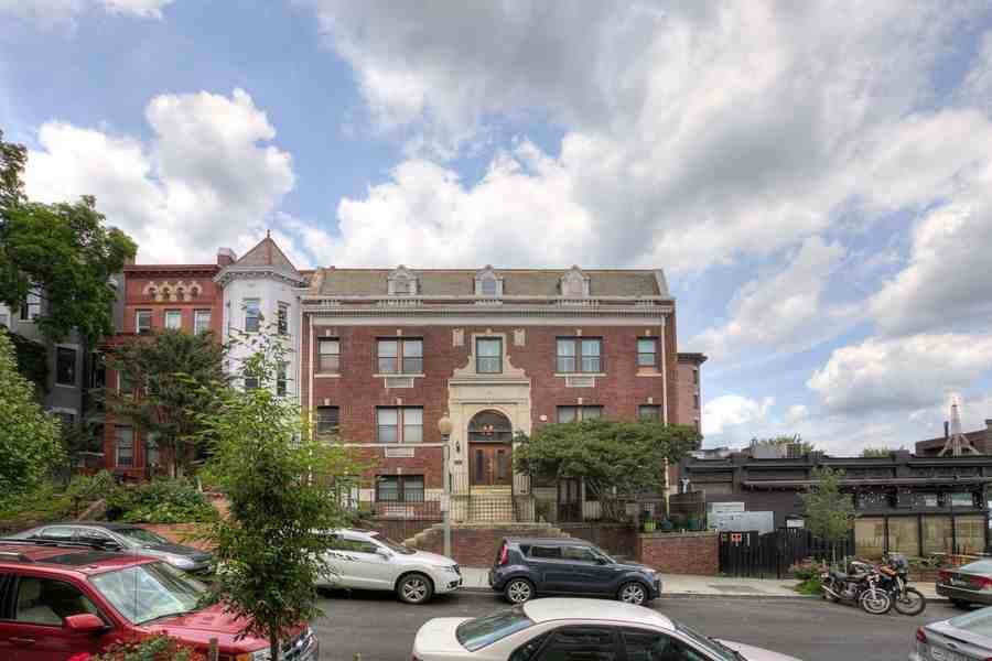 1811 Vernon St Nw #201 - Photo 2 of 12