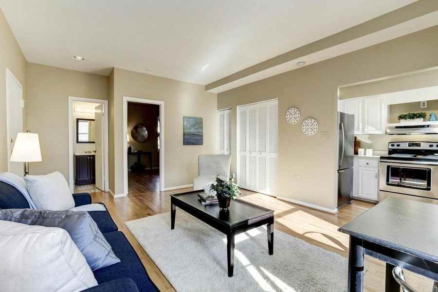 1811 Vernon St Nw #201 - Photo 7 of 12