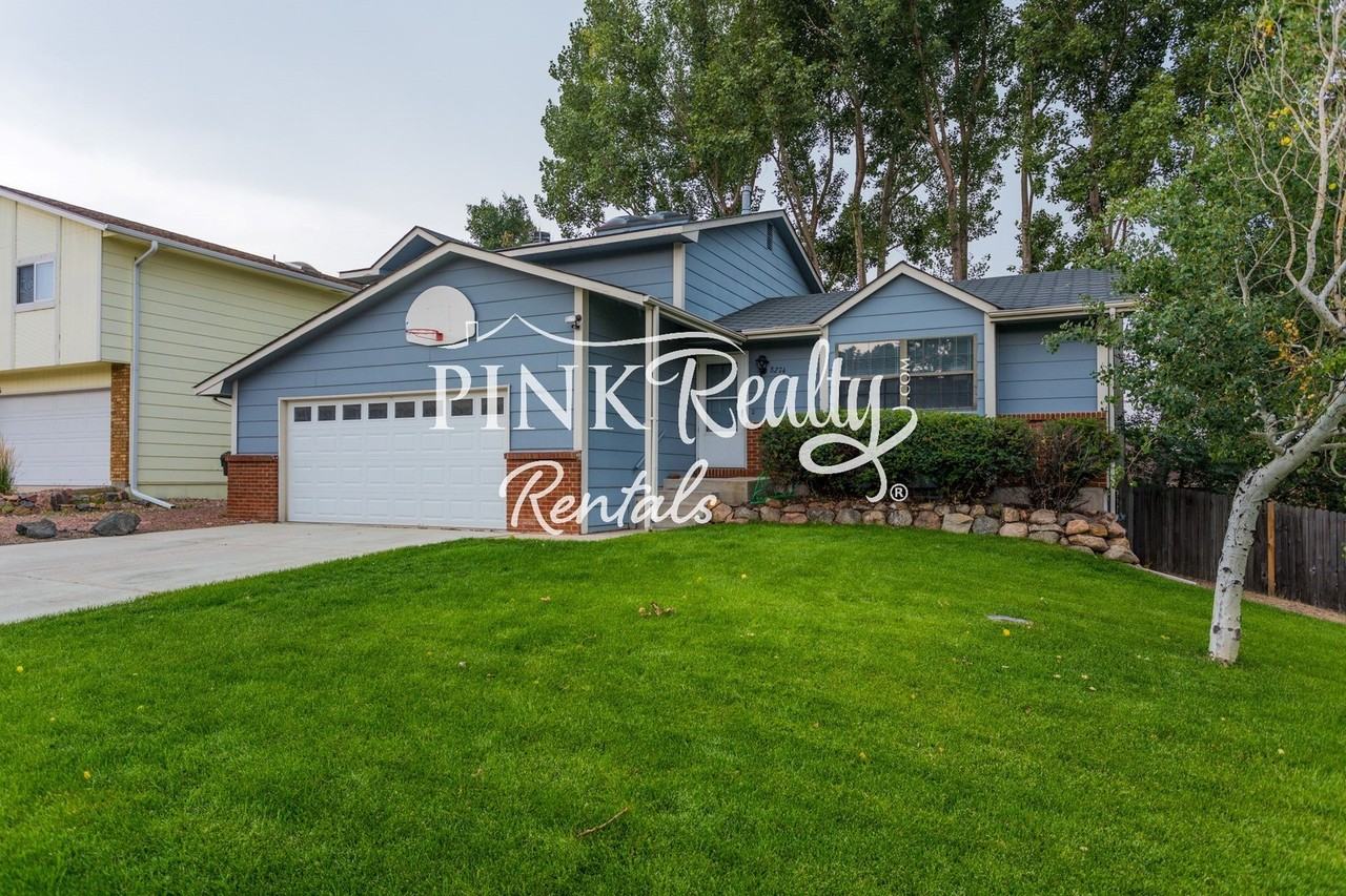 8274 Caravel Dr - Photo 2 of 46