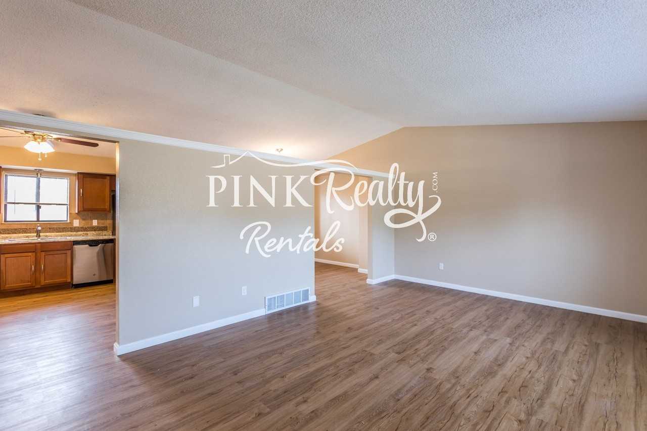 8274 Caravel Dr - Photo 4 of 46