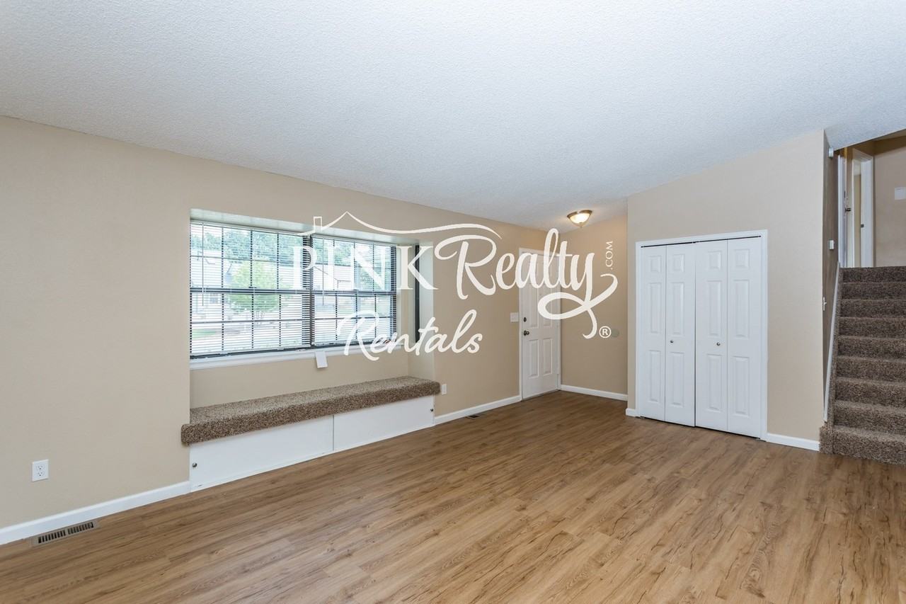 8274 Caravel Dr - Photo 5 of 46