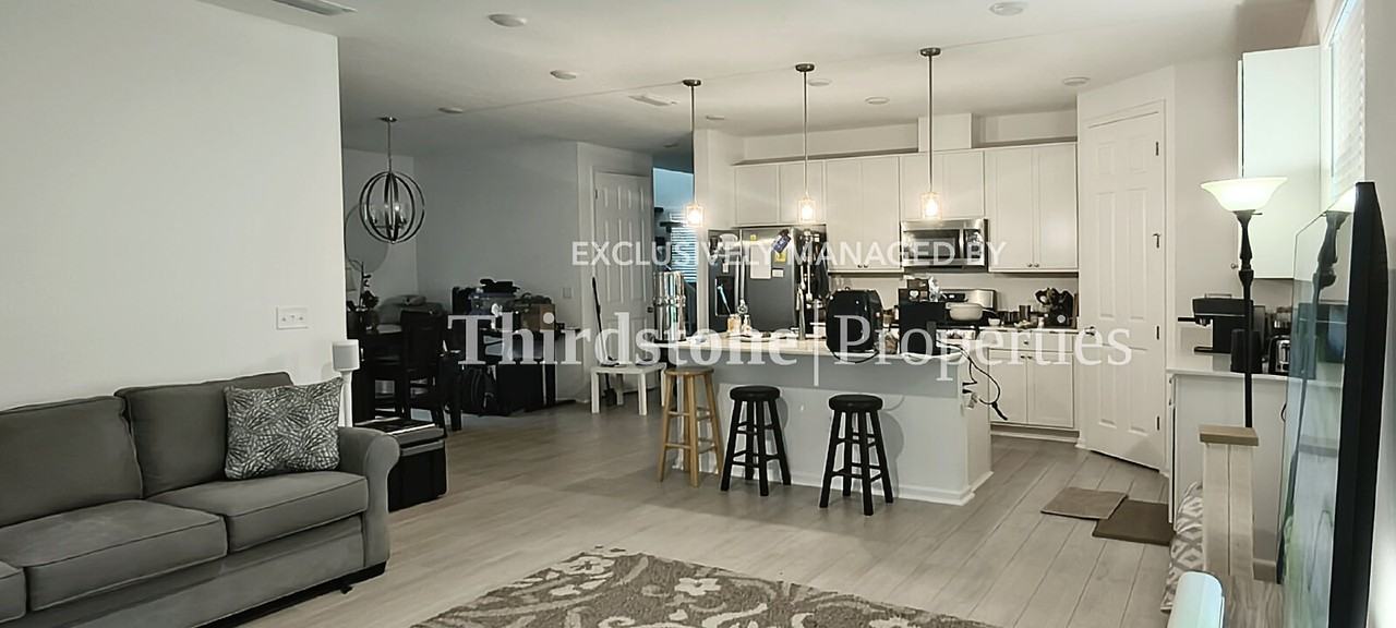 8225 Cedar Run Ln - Photo 4 of 14