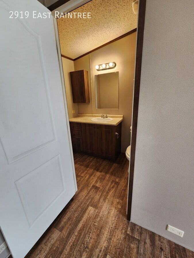 2919 E Raintree Ave - Photo 2 of 8