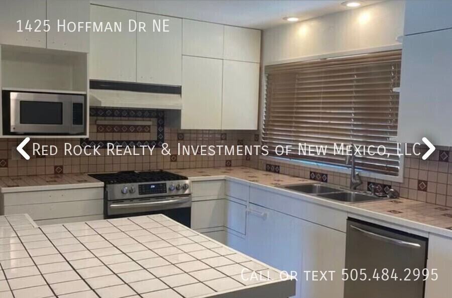 1425 Hoffman Dr Ne - Photo 5 of 10