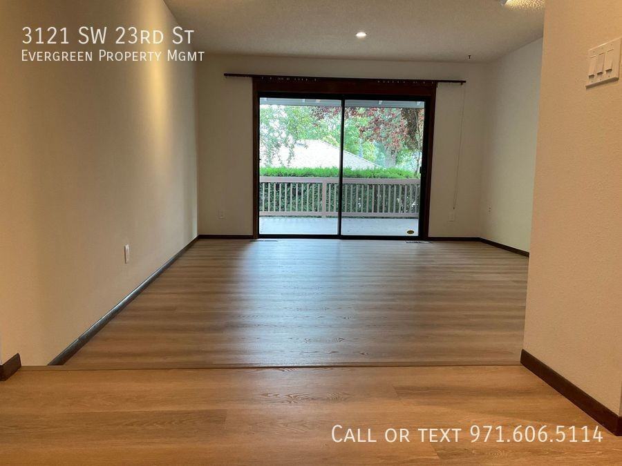 3121 Sw 23rd St - Photo 4 of 27