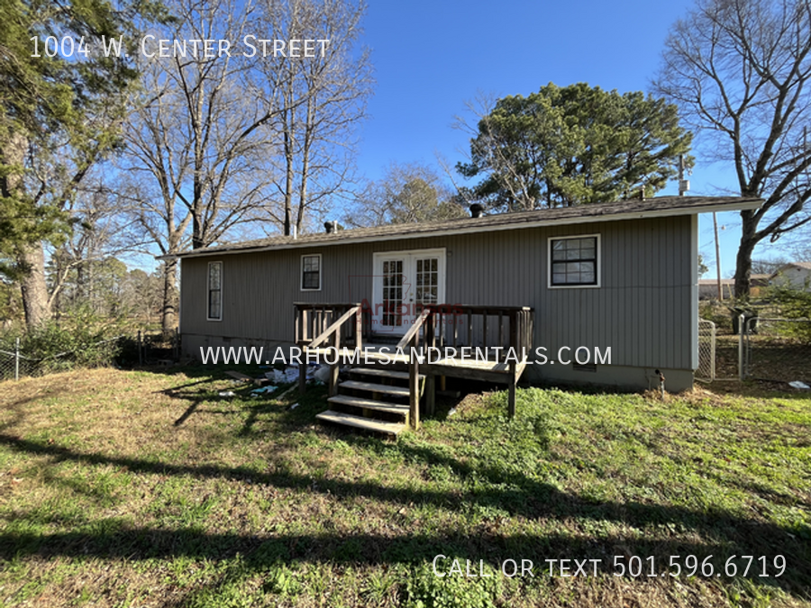 1004 W Center St - Photo 2 of 11