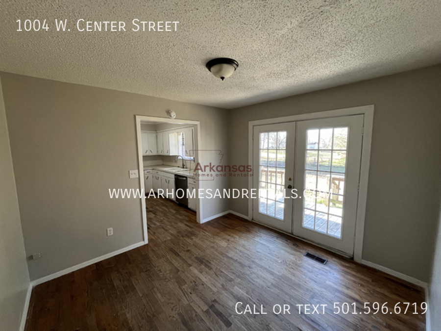 1004 W Center St - Photo 3 of 11