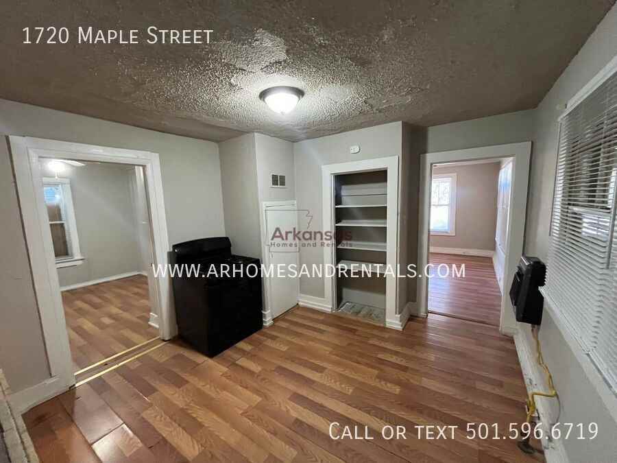 1720 Maple St - Photo 5 of 10