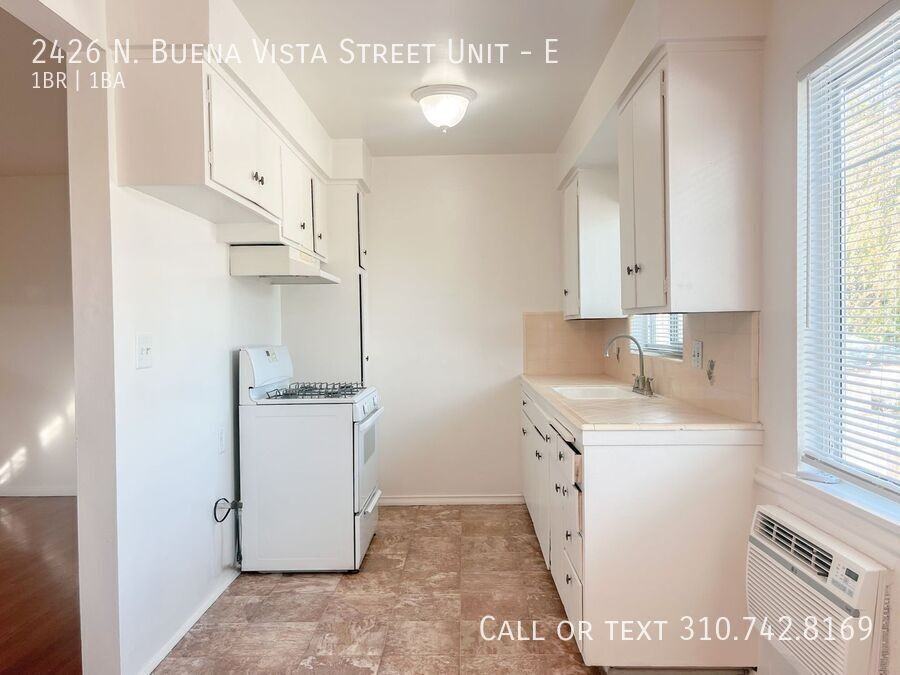 2426 N Buena Vista St #E - Photo 7 of 26