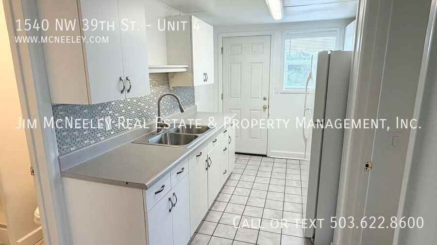 1540 Nw 39th St #4 - Photo 3 of 15