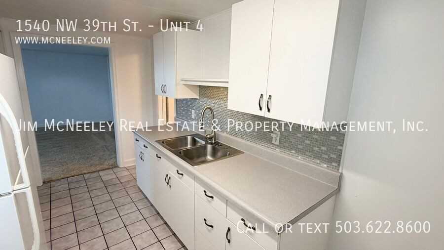 1540 Nw 39th St #4 - Photo 4 of 15