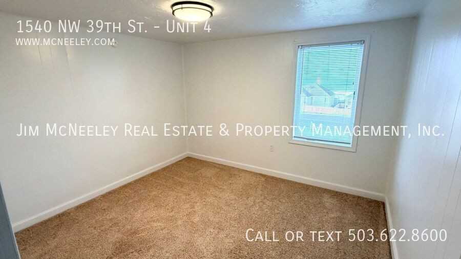 1540 Nw 39th St #4 - Photo 6 of 15