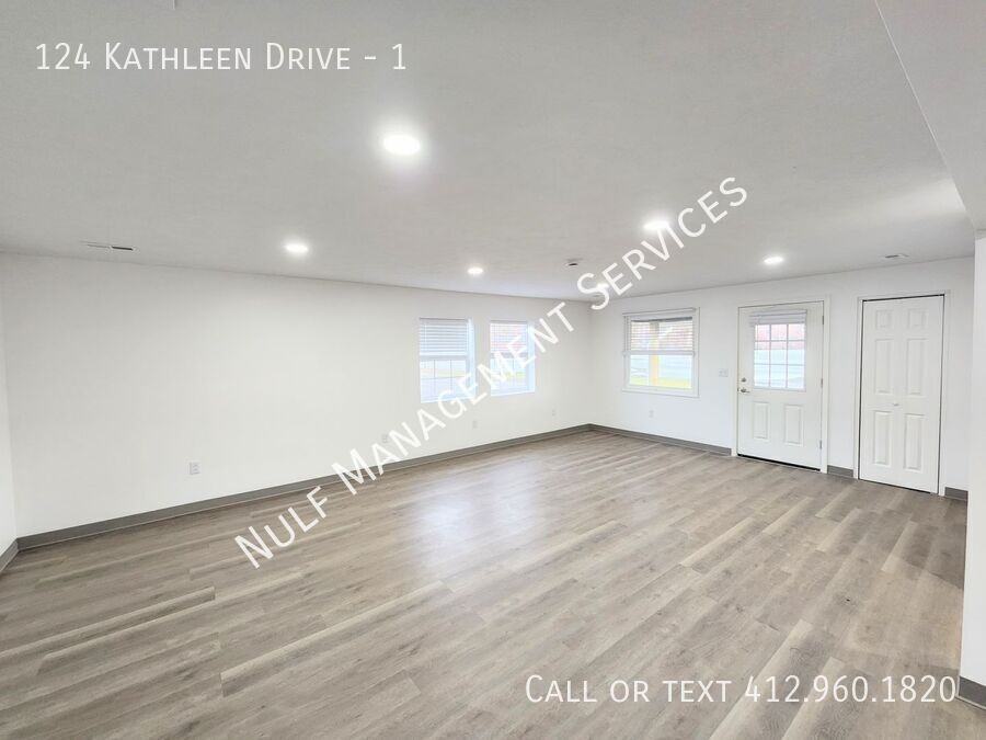 KATHLEEN & #1 - Photo 3 of 10