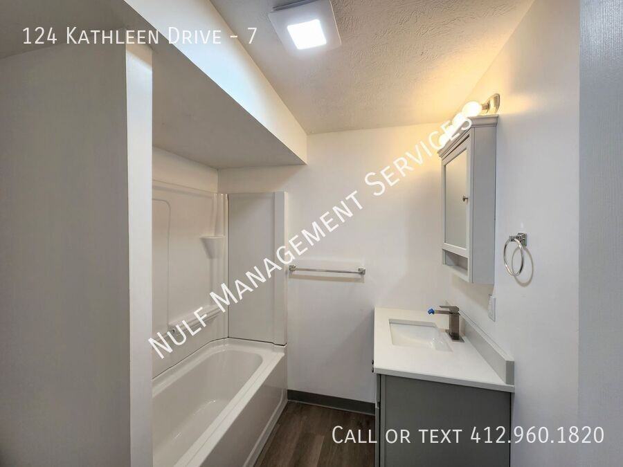 KATHLEEN & #7 - Photo 3 of 7