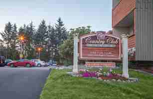 featured image of 2460 Glen Eagle Cres