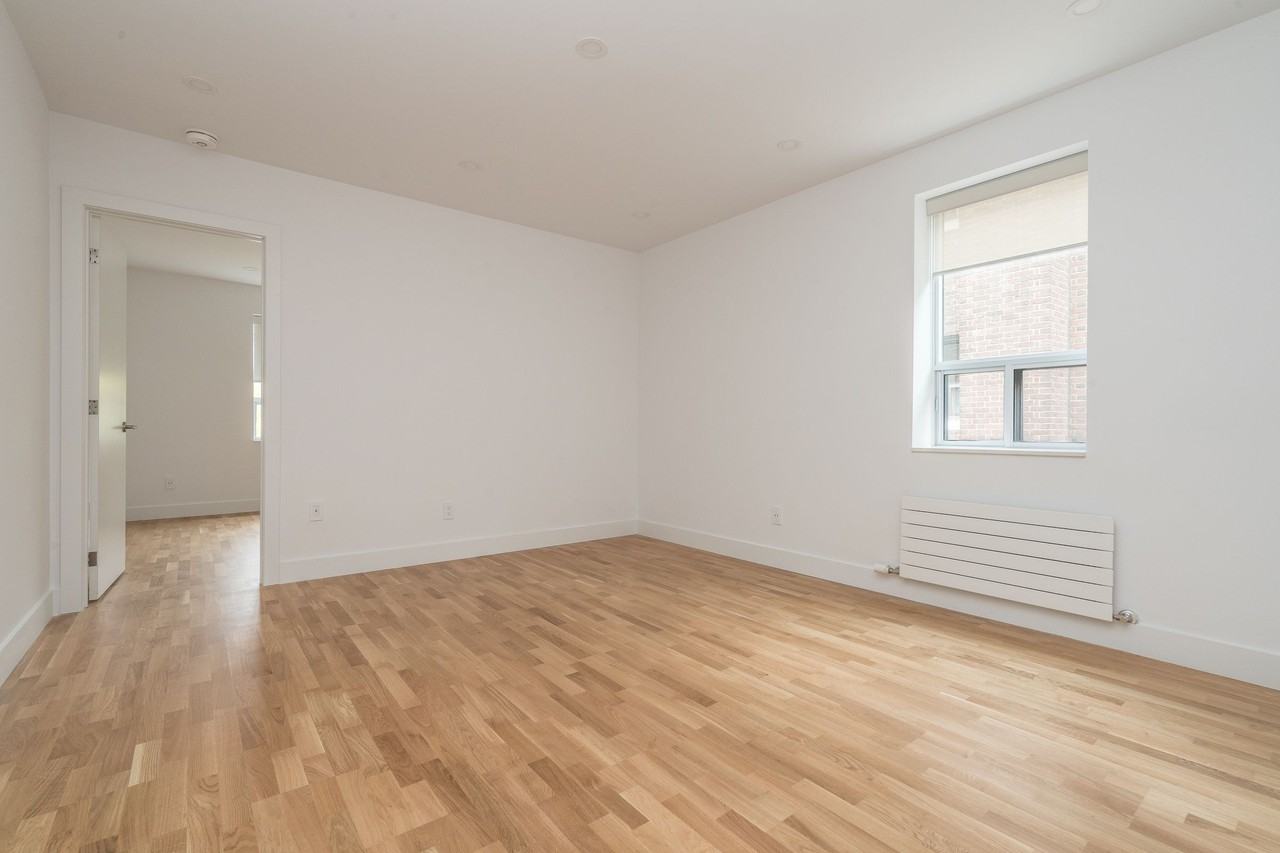 1 Claude Avenue - Photo 4 of 12