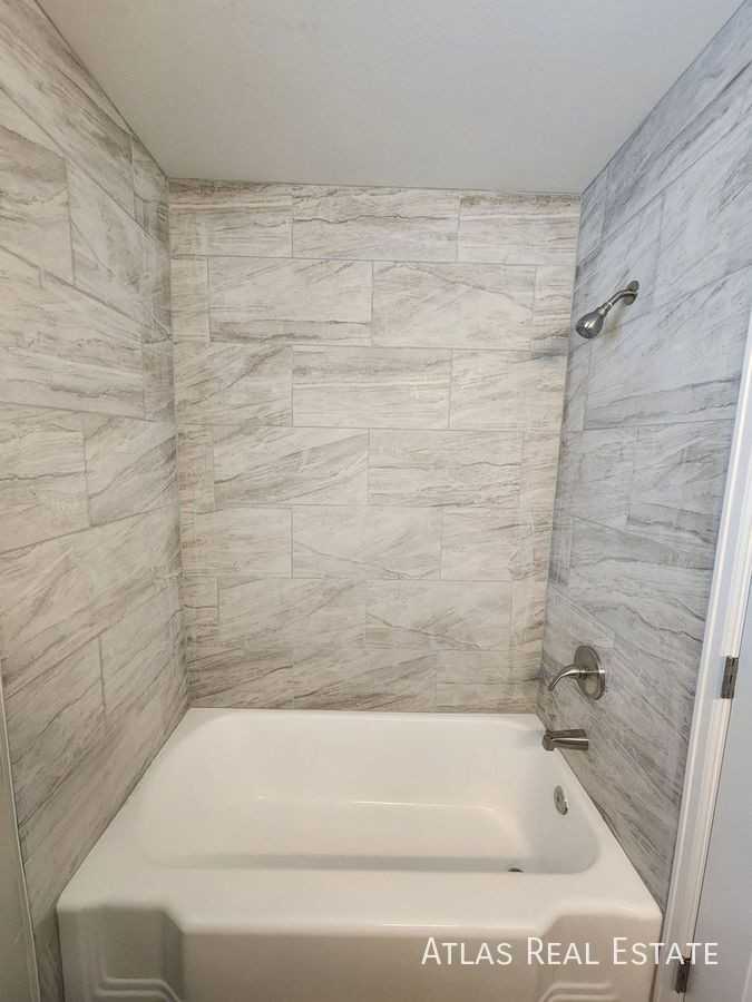 327 May Dr - Photo 7 of 9