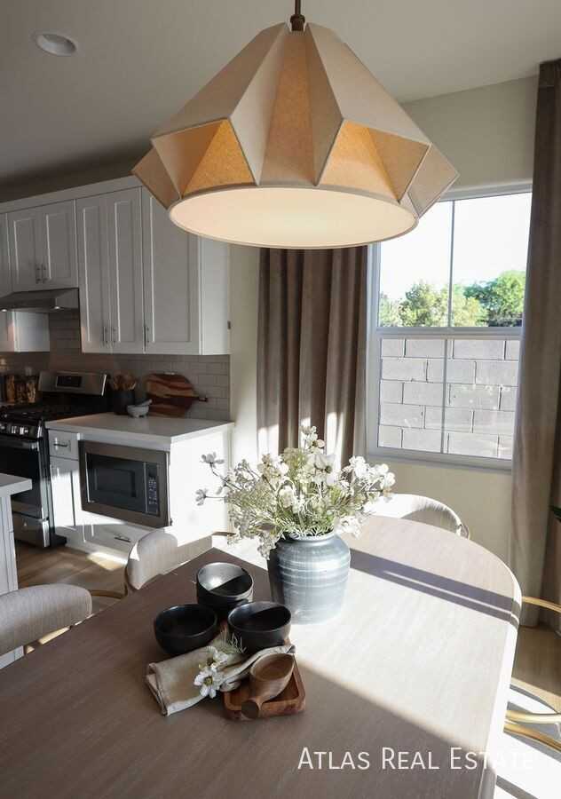 AUDREY & - Photo 4 of 15