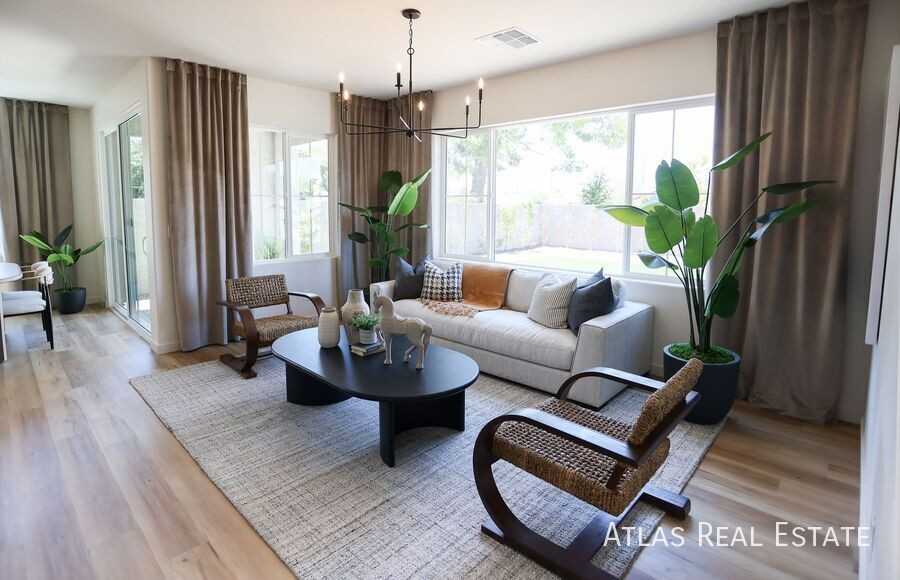 AUDREY & - Photo 5 of 15