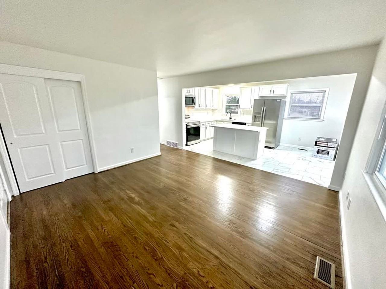 345 Harvard Dr - Photo 4 of 17