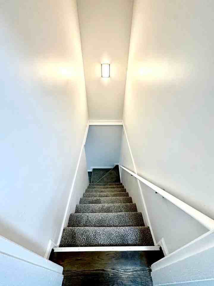 345 Harvard Dr - Photo 5 of 17