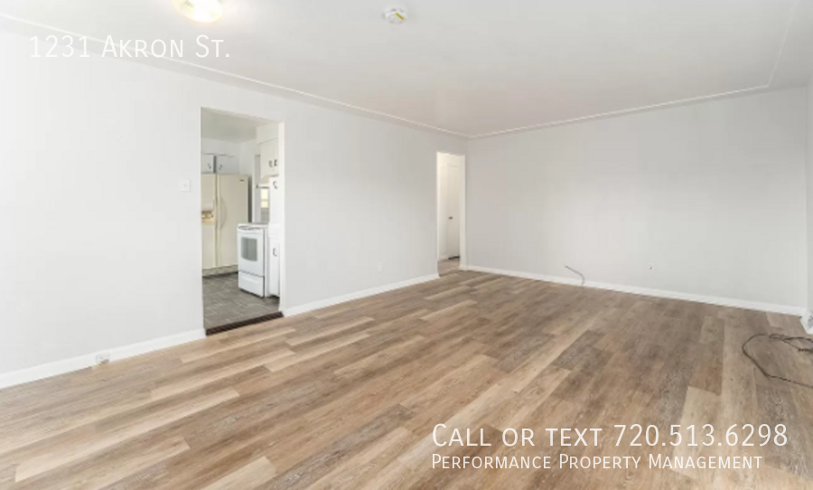 1231 Akron St - Photo 4 of 19