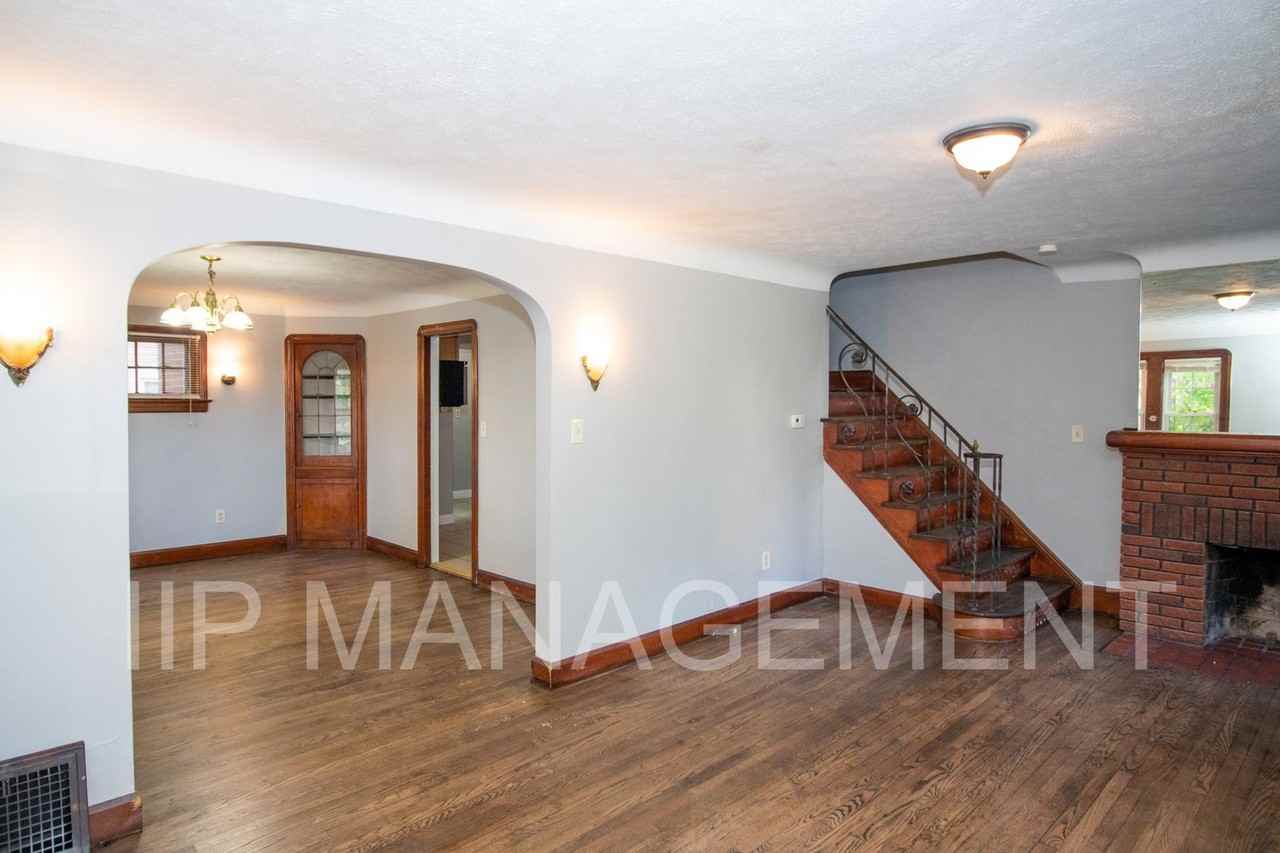 1294 Winston Rd - Photo 4 of 28