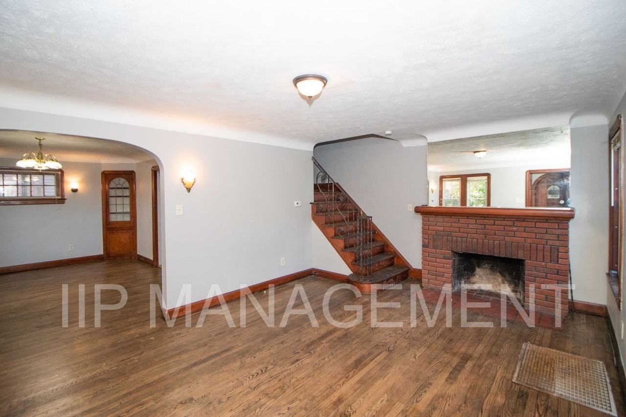 1294 Winston Rd - Photo 5 of 28