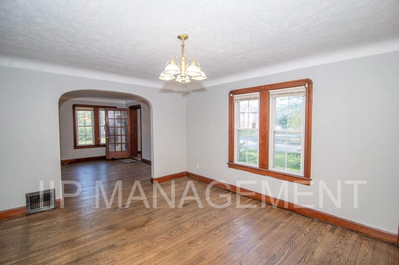 1294 Winston Rd - Photo 6 of 28