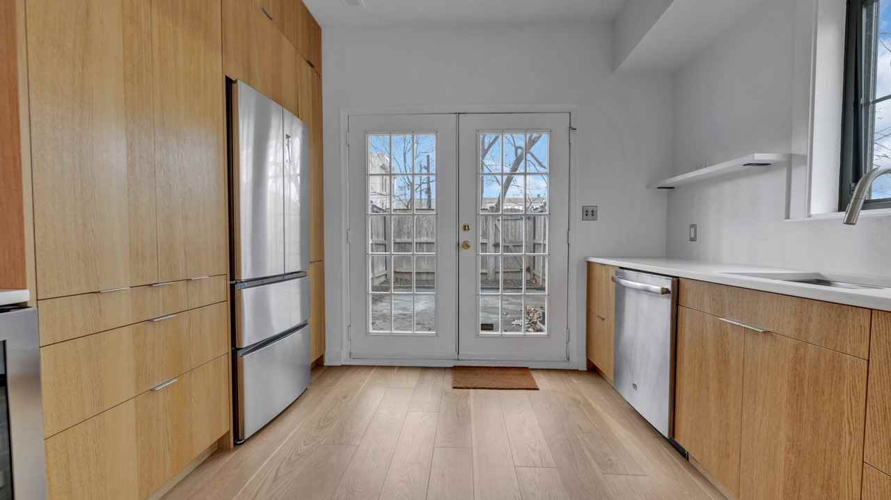 1419 3rd St Nw - Photo 4 of 23