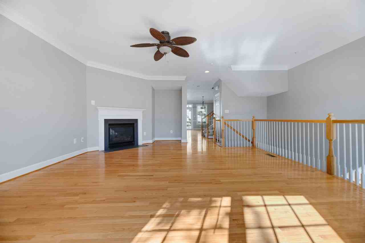 1646 Piccard Dr - Photo 3 of 32