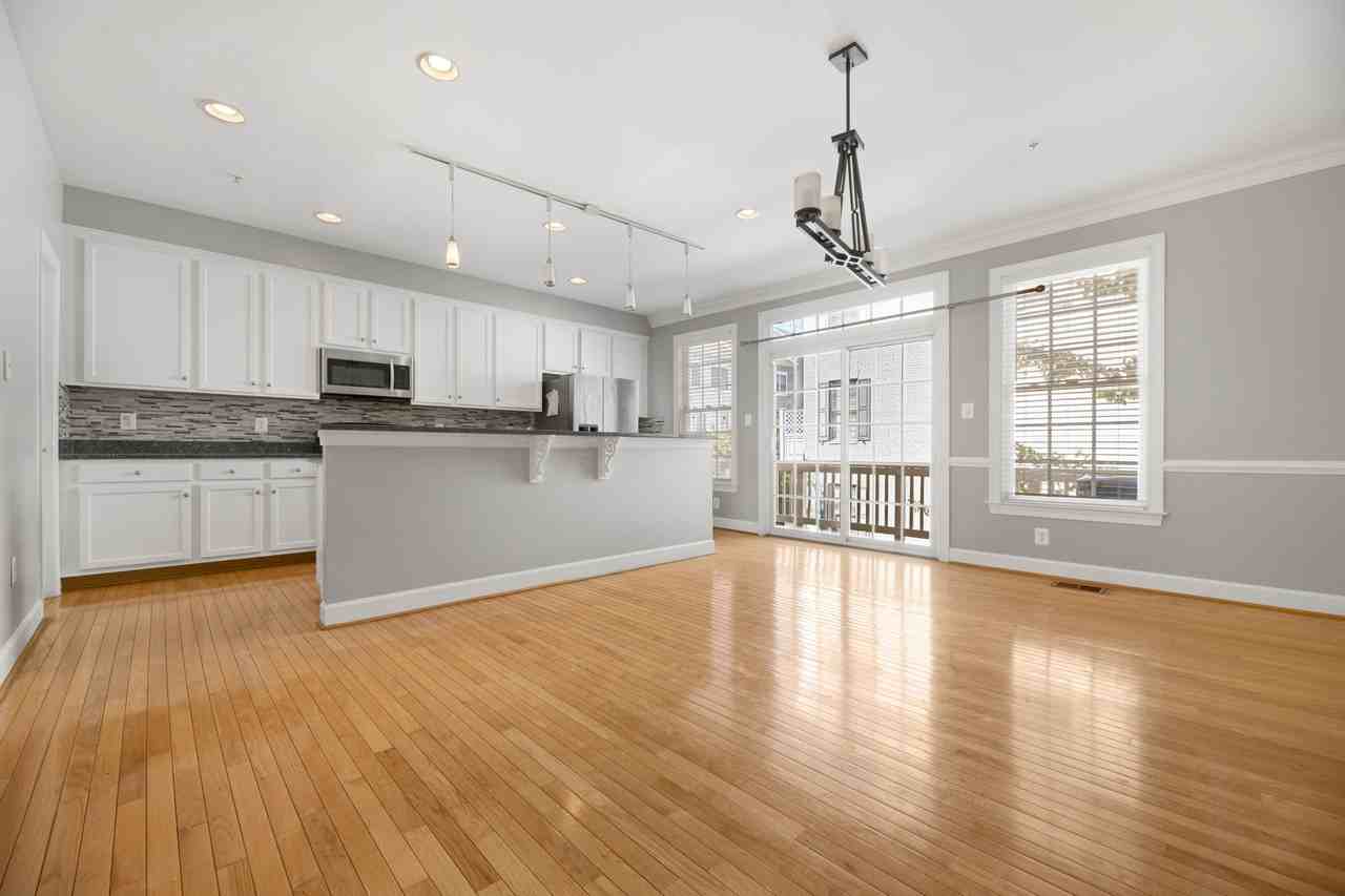 1646 Piccard Dr - Photo 6 of 32